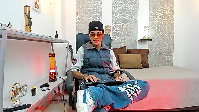 JacobBlackwell  online show from 10/12/25, 07:59