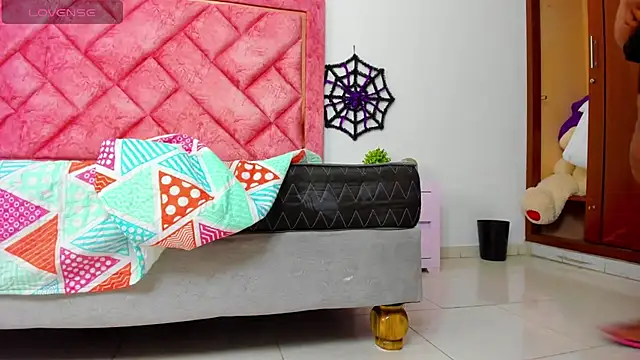 Bigasshott  online show from 10/27/25, 07:04