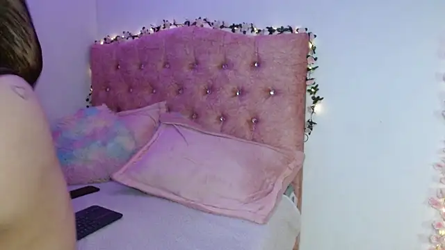 Snapshot of SeleneMore chatting on 02/10/26, 11:04 SeleneMore online show from 02/10/26, 11:04