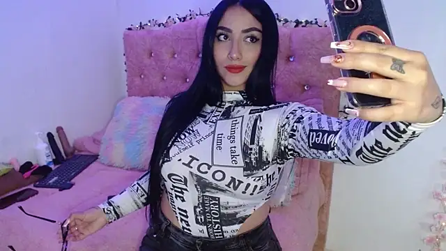 Snapshot of SeleneMore chatting on 02/16/26, 09:45 SeleneMore online show from 02/16/26, 09:45