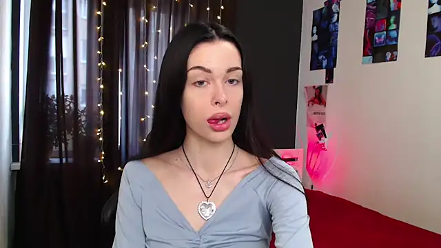 Snapshot of ariel_is_on_vacation chatting on 10/17/25, 10:18 ariel is on vacation online show from 10/17/25, 10:18