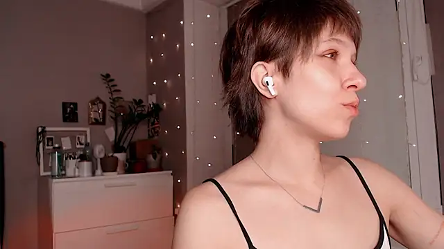 YourHotExSAndra online show from 11/13/25, 02:48