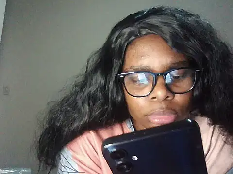 Snapshot of Hot_Yolanda chatting on 10/06/25, 07:58 Hot Yolanda online show from 10/06/25, 07:58