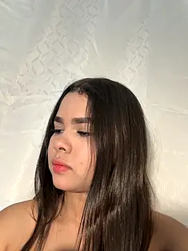 Snapshot of TianaGlow44 chatting on 11/29/25, 01:28 TianaGlow44 online show from 11/29/25, 01:28