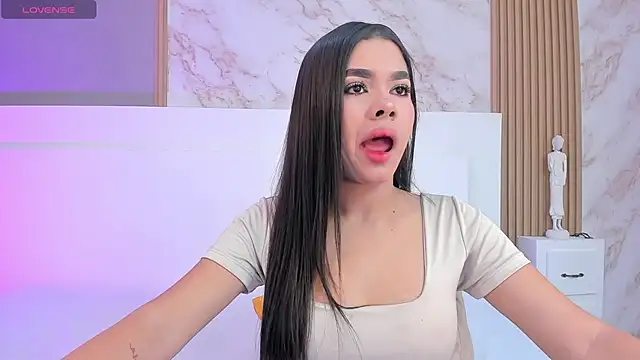 Snapshot of TianaGlow44 chatting on 10/29/25, 12:26 TianaGlow44 online show from 10/29/25, 12:26