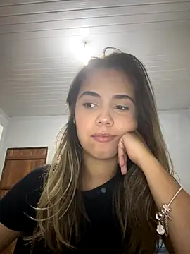 Snapshot of estrela_aguiar chatting on 10/08/25, 11:49 estrela aguiar online show from 10/08/25, 11:49