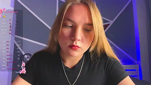 Snapshot of RebeccaEglitis chatting on 11/23/25, 05:56 RebeccaEglitis online show from 11/23/25, 05:56