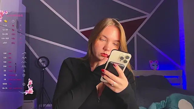 Snapshot of RebeccaEglitis chatting on 11/24/25, 04:40 RebeccaEglitis online show from 11/24/25, 04:40