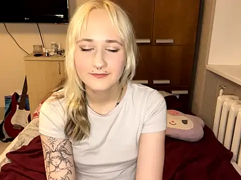 Snapshot of Ulemonala_Cute chatting on 10/19/25, 06:21 Ulemonala Cute online show from 10/19/25, 06:21