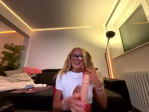 Snapshot of goddesemiiyy chatting on 01/10/26, 07:20 goddesemiiyy online show from 01/10/26, 07:20