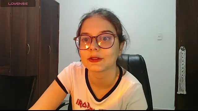 CarlaLorez online show from 10/18/25, 11:18