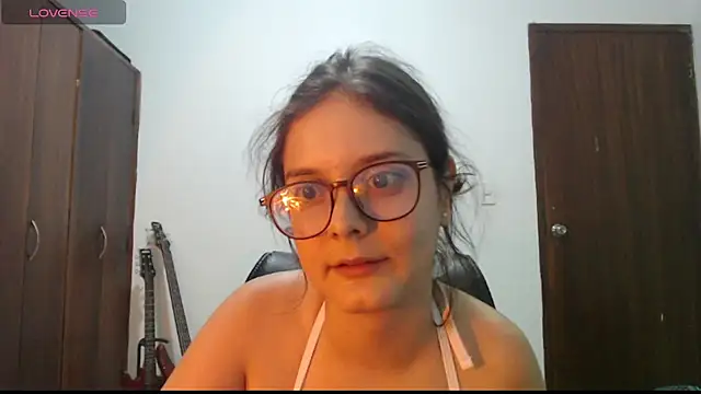 CarlaLorez online show from 12/03/25, 01:06