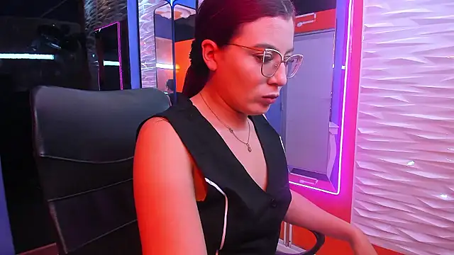 Snapshot of allison_mc chatting on 01/14/26, 04:05 allison mc online show from 01/14/26, 04:05