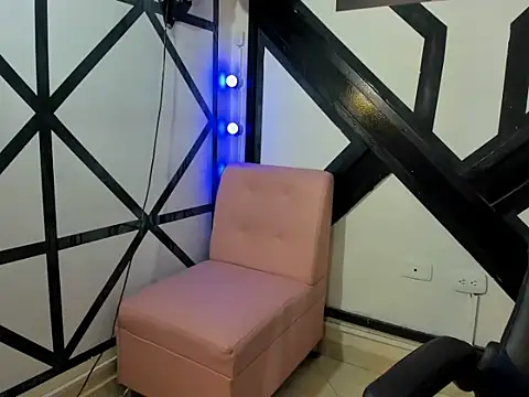 Snapshot of allison_mc chatting on 02/06/26, 02:35 allison mc online show from 02/06/26, 02:35