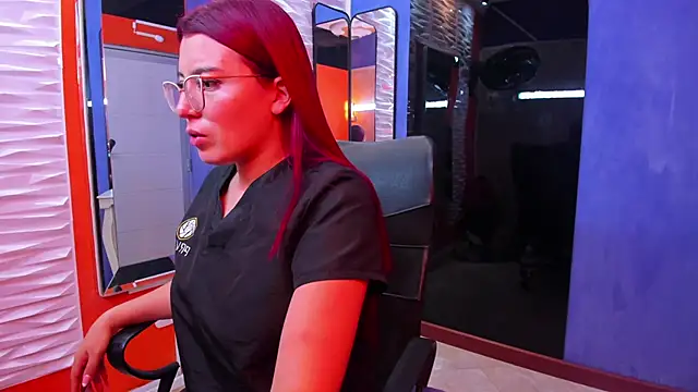 Snapshot of allison_mc chatting on 12/23/25, 04:01 allison mc online show from 12/23/25, 04:01