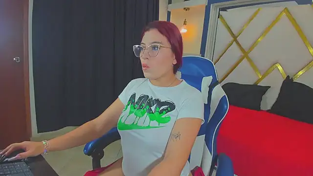 Snapshot of allison_mc chatting on 01/07/26, 03:55 allison mc online show from 01/07/26, 03:55