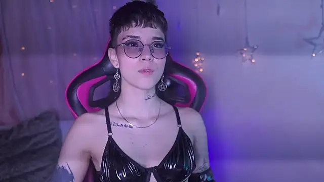 Giia Moretti  online show from 12/18/25, 07:40