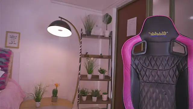 Giia Moretti  online show from 11/10/25, 07:19