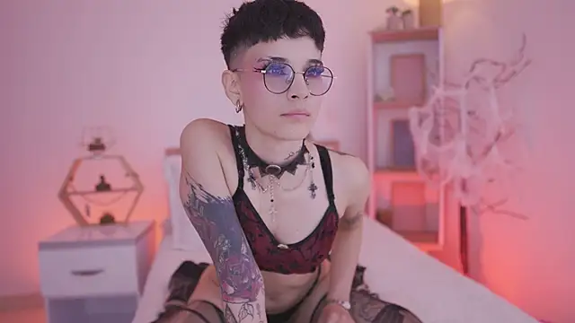 Giia Moretti  online show from 11/05/25, 08:23