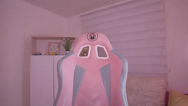 Giia Moretti  online show from 11/18/25, 08:45