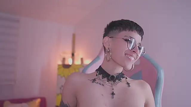 Giia Moretti  online show from 11/21/25, 01:59