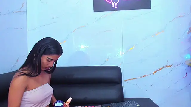 Little nicoll online show from 12/20/25, 10:34