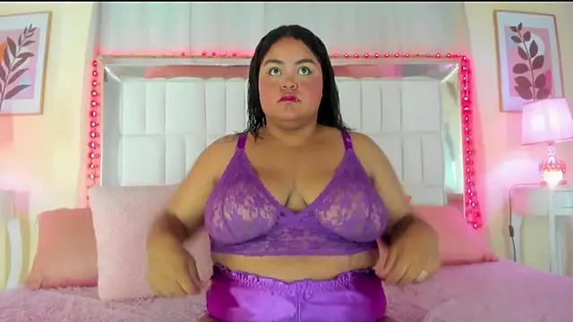 LunaaBlaze online show from 11/29/25, 07:03