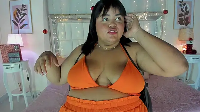 LunaaBlaze online show from 12/18/25, 05:17