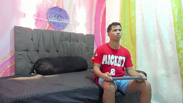 Snapshot of Raphael_LatinBoy chatting on 10/14/25, 03:07 Raphael LatinBoy online show from 10/14/25, 03:07