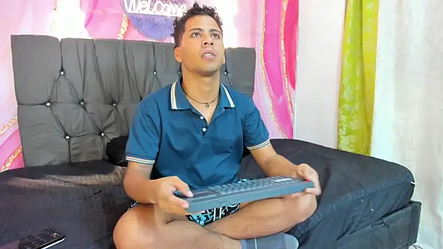 Snapshot of Raphael_LatinBoy chatting on 10/11/25, 01:23 Raphael LatinBoy online show from 10/11/25, 01:23