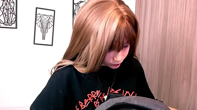 EmuOtori online show from 10/21/25, 03:11