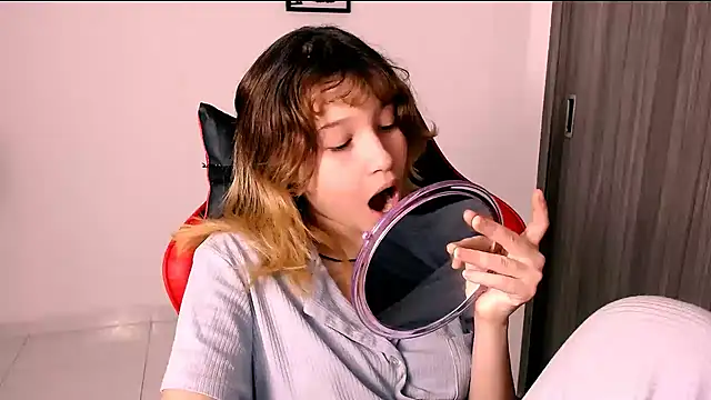 EmuOtori online show from 01/14/26, 12:42