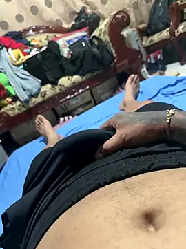 Snapshot of Santiago_hot19 chatting on 10/29/25, 04:33 Santiago hot19 online show from 10/29/25, 04:33