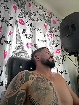 Snapshot of Santiago_hot19 chatting on 10/27/25, 08:43 Santiago hot19 online show from 10/27/25, 08:43