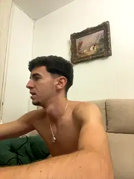 Snapshot of suarezz_ chatting on 10/16/25, 06:16 suarezz online show from 10/16/25, 06:16