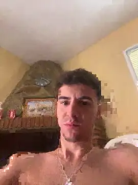 Snapshot of suarezz_ chatting on 10/08/25, 11:23 suarezz online show from 10/08/25, 11:23