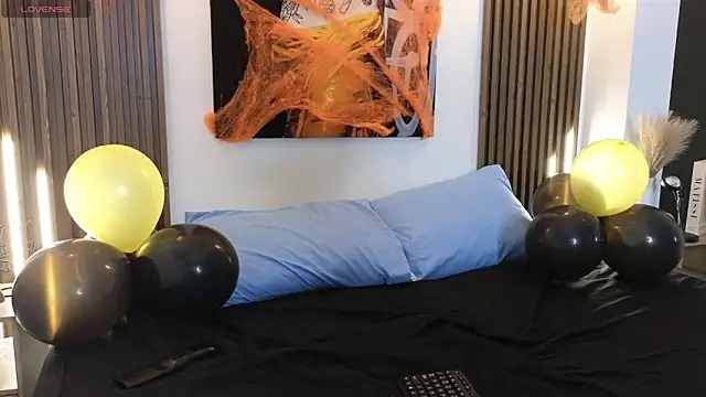 Kitty Bombon online show from 10/22/25, 08:19