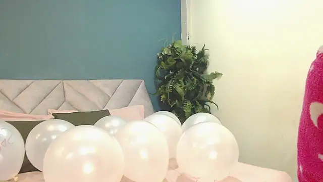 PaulinaColeman online show from 11/04/25, 07:28