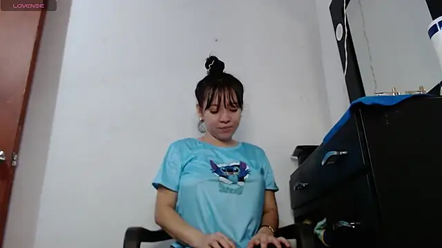 Damara Rolands- online show from 10/14/25, 03:23
