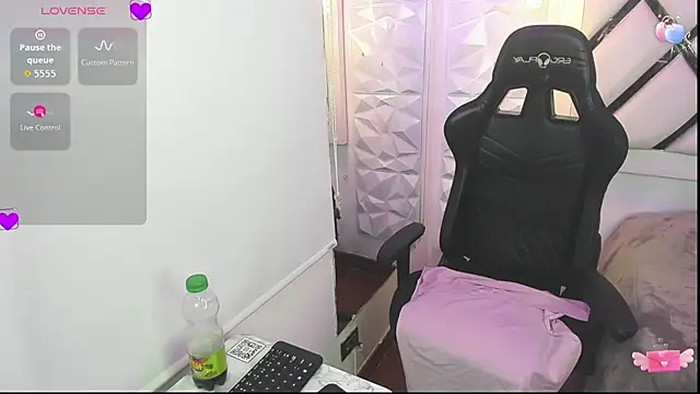 Snapshot of emmy_rosse_ chatting on 11/10/25, 09:09 emmy rosse online show from 11/10/25, 09:09