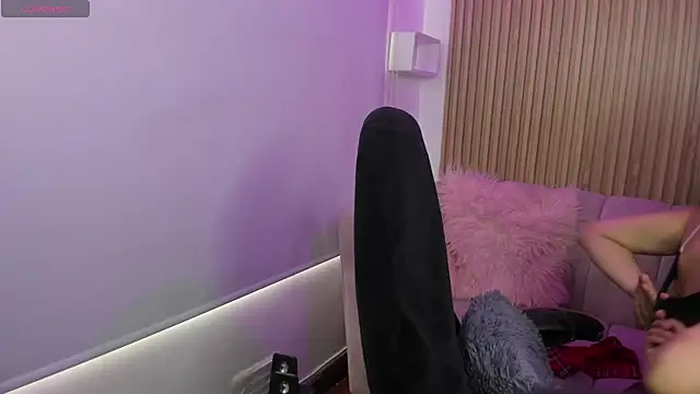 Snapshot of emmy_rosse_ chatting on 11/24/25, 08:20 emmy rosse online show from 11/24/25, 08:20