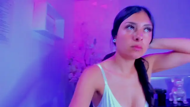 Snapshot of emmy_rosse_ chatting on 11/04/25, 08:45 emmy rosse online show from 11/04/25, 08:45