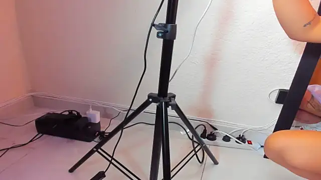 Snapshot of scarlette_foxx chatting on 12/15/25, 11:10 scarlette foxx online show from 12/15/25, 11:10