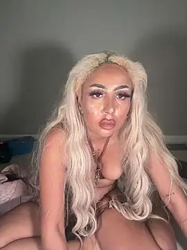 Snapshot of zara_bellexx chatting on 06/22/26, 09:01 zara bellexx online show from 06/22/26, 09:01