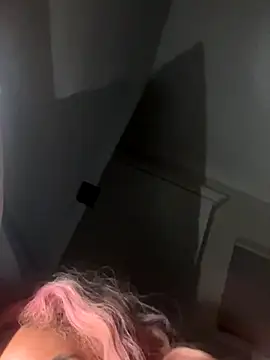 Snapshot of zara_bellexx chatting on 12/21/25, 03:30 zara bellexx online show from 12/21/25, 03:30