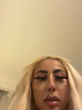 Snapshot of zara_bellexx chatting on 05/03/26, 11:04 zara bellexx online show from 05/03/26, 11:04