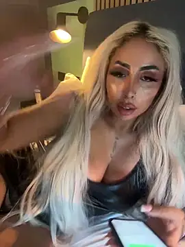 Snapshot of zara_bellexx chatting on 05/30/26, 05:51 zara bellexx online show from 05/30/26, 05:51