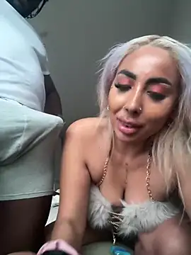 Snapshot of zara_bellexx chatting on 02/08/26, 07:28 zara bellexx online show from 02/08/26, 07:28