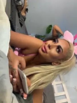Snapshot of zara_bellexx chatting on 05/07/26, 10:46 zara bellexx online show from 05/07/26, 10:46