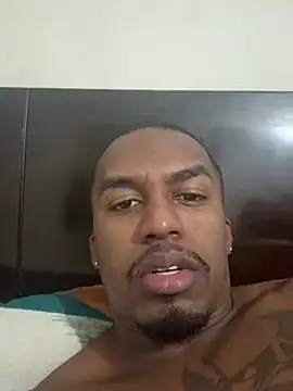 Snapshot of DenzelRios chatting on 06/26/26, 03:01 DenzelRios online show from 06/26/26, 03:01